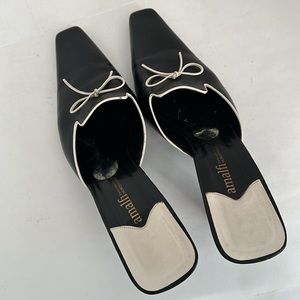 VTG AMALFI EXCLUSIVELY FOR NORDSTROM BLACK ITALIAN LEATHER CREAM BOW 3” HEELS
